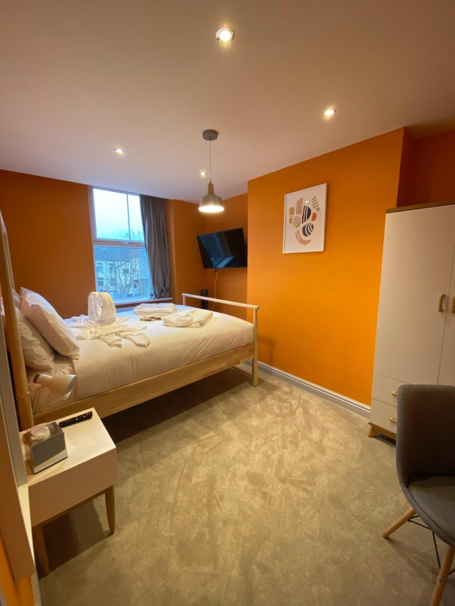 Aaron Wise - 17 Fitzhamon Apartments Cardiff Eksteriør billede
